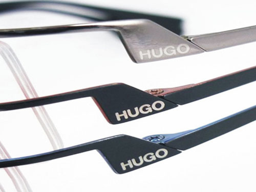 镜框外侧品牌雕刻